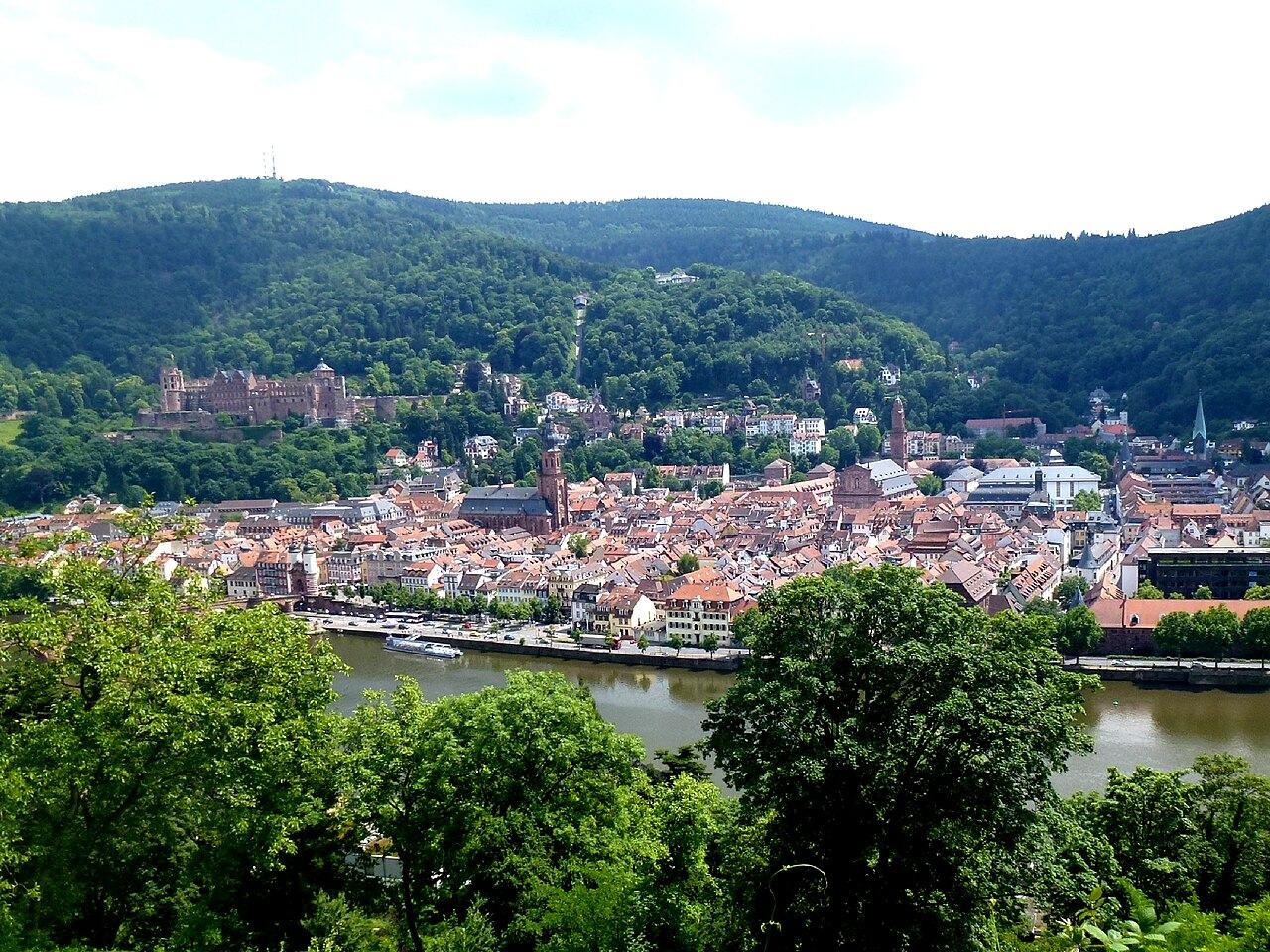 Blick vom Philosophenweg auf Heidelberg mit Schloss und Neckar